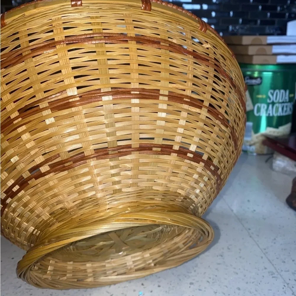 Round Footed Wicker Bread Basket Centerpiece‎ 12’Inch Diameter. 5 Inch Tall.